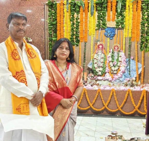 Seraikella-Kharsawan;: सरायकेला में छत्र पूजन एवं यज्ञ में शामिल हुए पूर्व केंद्रीय मंत्री अर्जुन मुंडा, राज्य एवं देश की खुशहाली की कामना