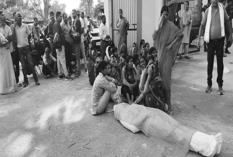 Jharkhand Police: पुलिस पर ‘प्रताड़ना’ का आरोप लगाकर युवक ने की आत्महत्या, तीन पुलिसकर्मी निलंबित