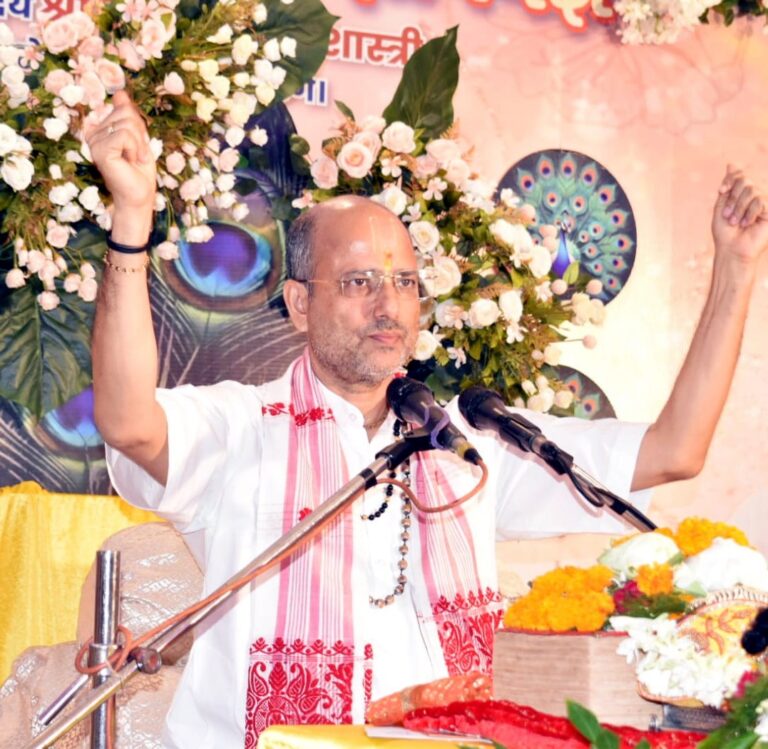Jamshedpur News :भगवान श्रीकृष्ण संग रूकमणी विवाह की कथा सुन भक्ति रस में डूबे श्रद्धालु,बिष्टुपुर सत्यनारायण मारवाड़ी मंदिर में भागवत कथा का छठवां दिन