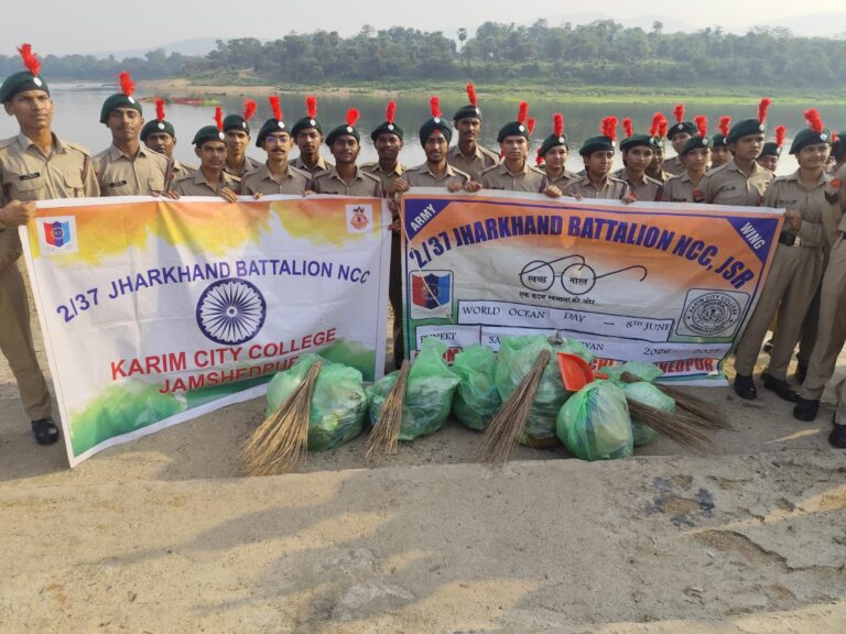 JAMSHEDPUR NEWS: वर्ल्ड ओशन डे पर एनसीसी कैडेट्स ने चलाया ‘पुनीत सागर अभियान 2026’, दोमुहानी नदी की हुई सफाई