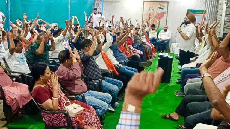 JAMSHEDPUR NEWS : नमन परिवार ने श्रद्धांजलि कार्यक्रम में किया बिरसा के विचारों को आत्मसात करने का आह्वान – बिरसा मुण्डा अमर रहे के नारों से गूंज उठा नमन कार्यालय ।