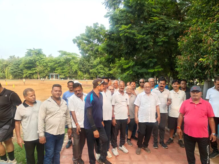 JAMSHEDPUR NEWS: जमशेदपुर पश्चिम के विधायक सरयू राय ने सोनारी और कदमा का किया सघन दौरा, गंदगी, पानी और पेबर्स ब्लॉक की सुनीं शिकायतें