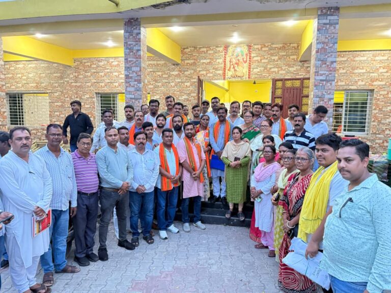 JAMSHEDPUR NEWS: मतदाता सूची पुनरीक्षण अभियान को सफल बनाने में जुटे भाजपा कार्यकर्ता, बूथ स्तर पर हुआ प्रशिक्षण