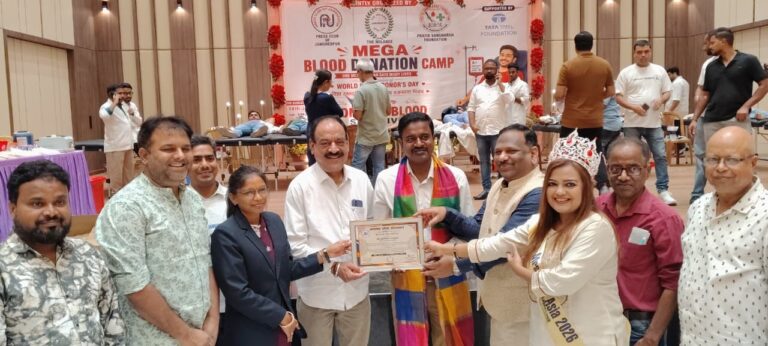 JAMSHEDPUR NEWS:रक्तदाताओं को मिलेगा निःशुल्क एआई प्रशिक्षण, पिता-पुत्र की तीन जोड़ियों ने किया रक्तदान, महिलाओं की भी रही उल्लेखनीय भागीदारी