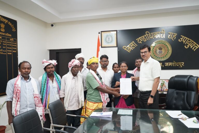 JAMSHEDPUR NEWS: जन समस्याओं के समाधान के लिए जिला प्रशासन सख्त, उपायुक्त ने अधिकारियों को दिए त्वरित कार्रवाई के निर्देश