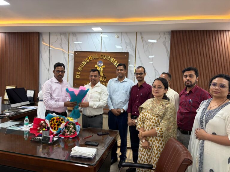 JAMSHEDPUR NEWS: योगेन्द्र प्रसाद ने संभाला जमशेदपुर अधिसूचित क्षेत्र समिति (JNAC) के प्रथम नगर आयुक्त का पदभार, हुआ जोरदार स्वागत