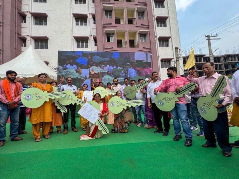 JAMSHEDPUR NEWS: बिरसानगर में पीएम आवास योजना के 644 फ्लैट्स का महा-लोकार्पण, 322 परिवारों को मिली सपनों के घर की चाबी