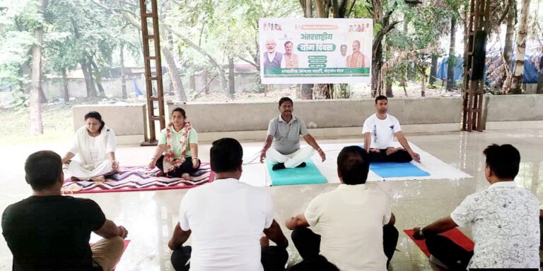 JAMSHEDPUR NEWS: जमशेदपुर के 28 मंडलों में भाजपा ने मनाया 12वां अंतरराष्ट्रीय योग दिवस, अर्जुन मुंडा व विद्युत महतो समेत कई नेताओं ने किया योगाभ्यास