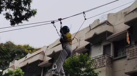 Air Raid Mock Drill: हवाई हमलों से निपटने की तैयारियों को परखने के उद्देश्य से सिविल डिफेंस की व्यापक एयर रेड, ब्लैकआउट और मॉक ड्रिल का हुआ आयोजन