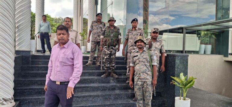 Seraikella-Kharsawan: उपायुक्त के निर्देश पर आदित्यपुर व गम्हरिया के बार-रेस्टोरेंटों का सघन निरीक्षण, नियमों के पालन के निर्देश