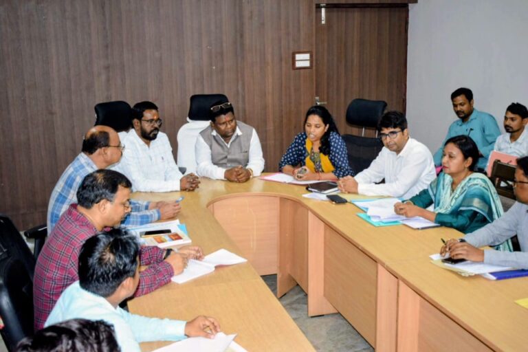Seraikella-Kharsawan: सदाचार समिति ने सरायकेला-खरसावाँ में की समीक्षा, अनुकंपा नियुक्ति के लंबित मामलों के जल्द निष्पादन के निर्देश
