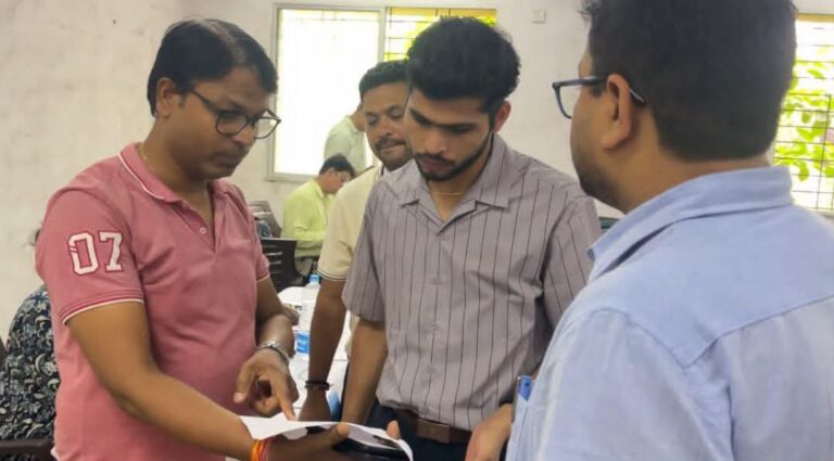 Seraikella-Kharsawan: गम्हारिया में मतदाता सूची विशेष गहन पुनरीक्षण अभियान की समीक्षा,अनुमंडल पदाधिकारी ने दिए समयबद्ध कार्य पूर्ण करने के निर्देश