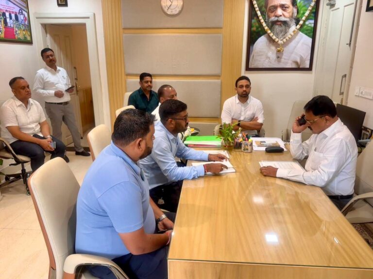 Jamshedpur: जमशेदपुर के बिल्डर प्रतिनिधिमंडल ने झारखंड सरकार के नगर विकास मंत्री सुदिव्य कुमार से किया मुलाकात, निर्माणाधीन एवं पूर्ण परियोजनाओं में बिजली जैसी मूलभूत सुविधाओं की उपलब्धता पर हुई चर्चा