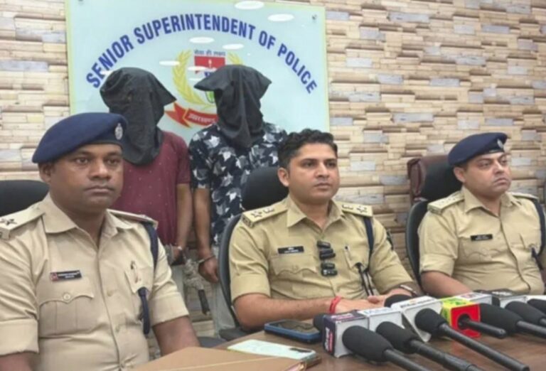 Jamshedpur: छोटा गोविंदपुर में अवैध हथियार के साथ बड़ी आपराधिक वारदात की साजिश रचने के मामले में दो आरोपियों को पुलिस ने किया गिरफ्तार