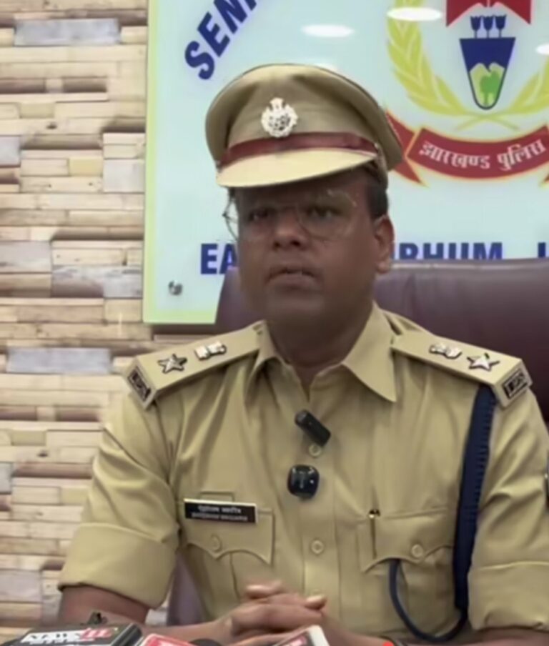 Jamshedpur: हिमांशु हत्याकांड का पुलिस ने किया उद्भेदन, 2 आरोपी गिरफ्तार, 3 विधि-विरुद्ध बालक निरुद्ध; कई फरार आरोपियों की तलाश में चल रही छापेमारी