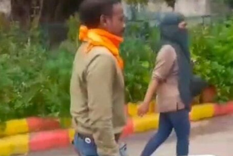 Himanshu Murder Case: हिमांशु सिंह हत्याकांड में फरार आरोपी राघवेंद्र ने बिष्टुपुर थाना पहुंचकर किया आत्मसमर्पण