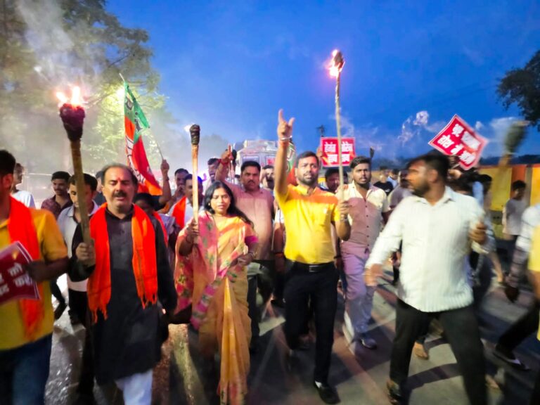 Jamshedpur NEWS: हिमांशु सिंह हत्याकांड और बढ़ते अपराध के खिलाफ भाजपा का आक्रोश, सभी मंडलों में निकला मशाल जुलूस, 3 जुलाई के बंद को सफल बनाने की अपील