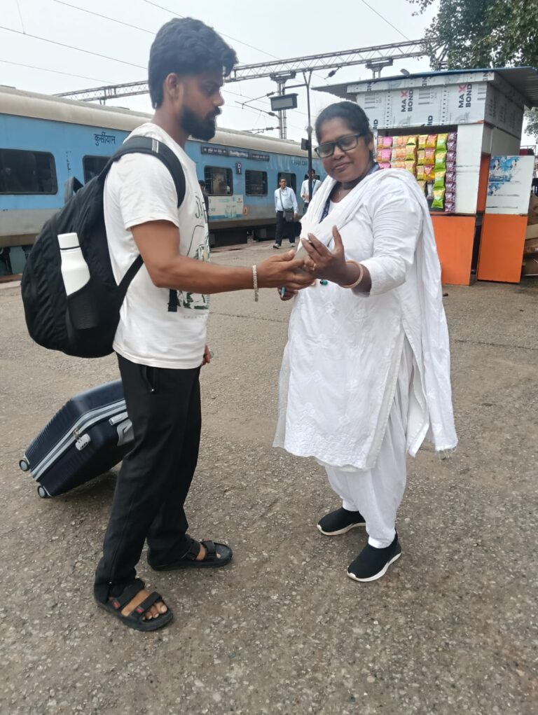 Dhanbad Mega Ticket Checking Drive: धनबाद मंडल का बड़ा अभियान, 861 यात्री पकड़े गए, ₹8.71 लाख से अधिक जुर्माना वसूला