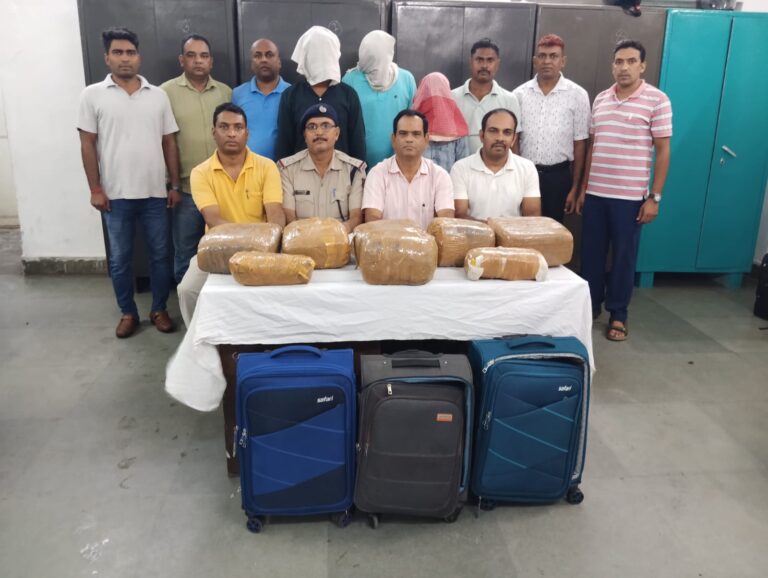 JAMSHEDPUR NEWS: टाटानगर स्टेशन पर ऑपरेशन नार्कोस की बड़ी कार्रवाई, 34.7 किलो गांजा बरामद, तीन आरोपी गिरफ्तार