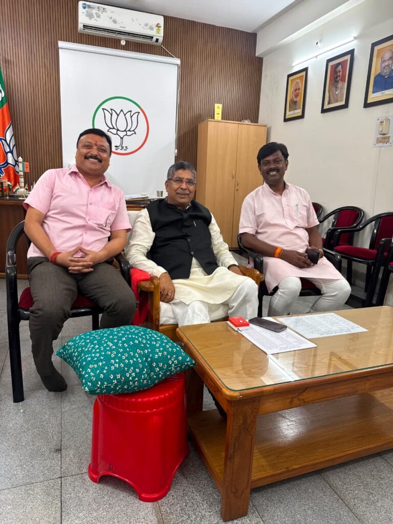 JAMSHEDPUR NEWS :प्रदेश अध्यक्ष आदित्य साहू ने पूर्वी सिंहभूम जिले की सांगठनिक गतिविधियों की ली जानकारी, जिला प्रभारी दिनेश कुमार और जिला अध्यक्ष सत्या तिवारी ने की मुलाकात