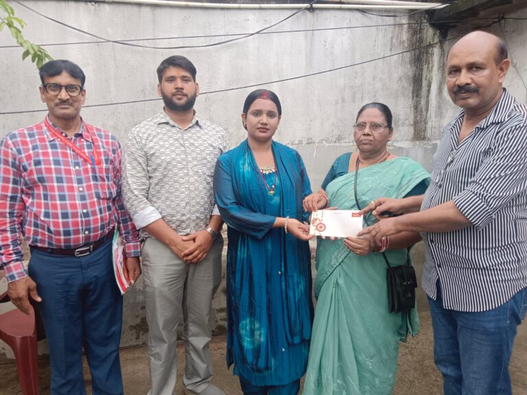 JAMSHEDPUR NEWS: शहीद किशन दुबे की बहन लक्ष्मी पांडे हर साल सैनिकों को भेजती हैं राखी, डाक विभाग ने साझा की प्रेरक कहानी