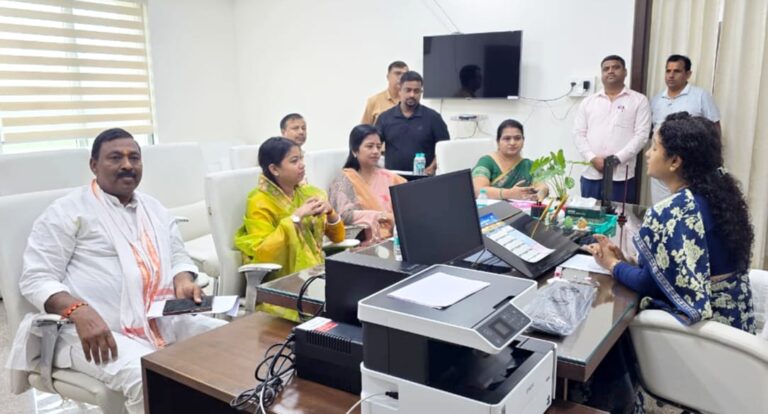 Jamshedpur News: महिला एवं बाल विकास समिति की बैठक में पूर्णिमा साहू ने उठाया महिलाओं की आर्थिक आत्मनिर्भरता का मुद्दा