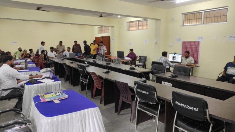 JAMSHEDPUR NEWS: घाटशिला ड्राइविंग लाइसेंस शिविर में 277 को मिला लर्नर लाइसेंस, सड़क सुरक्षा पर दिया गया विशेष जोर