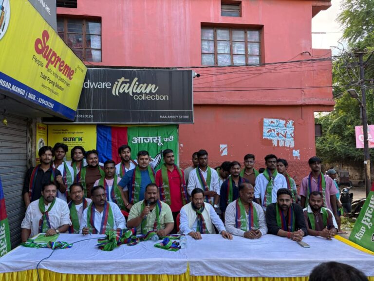 JAMSHEDPUR NEWS :मानगो के कुंवर बस्ती में आजसू यूथ का शक्ति प्रदर्शन, सैकड़ों युवाओं ने थामा पार्टी का दामन