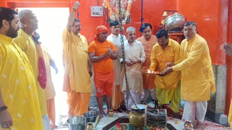 JAMSHEDPUR NEWS: साकची आनंदेश्वर शिव मंदिर में सामूहिक रुद्राभिषेक, श्रावण के चारों सोमवार विशेष सजावट की घोषणा