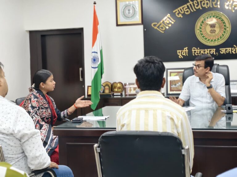 JAMSHEDPUR NEWS: भुइयांडीह अतिक्रमण मामले में विधायक पूर्णिमा साहू ने उपायुक्त से की मुलाकात, कहा- पुनर्वास के बिना न हो कार्रवाई