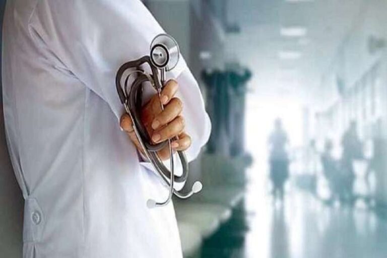 Jharkhand Health Department: मेडिकल कॉलेजों और अस्पतालों में ड्यूटी से गायब रहने वाले डॉक्टरों पर स्वास्थ्य विभाग सख्त, सेवा समाप्ति की कार्रवाई की तैयारी