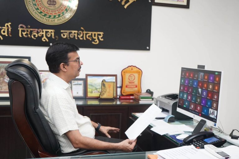 Jamshedpur. SIR के तहत चल रहे कार्यों की समीक्षा को लेकर DC ने BLO के साथ की ऑनलाइन बैठक, ये दिये निर्देश