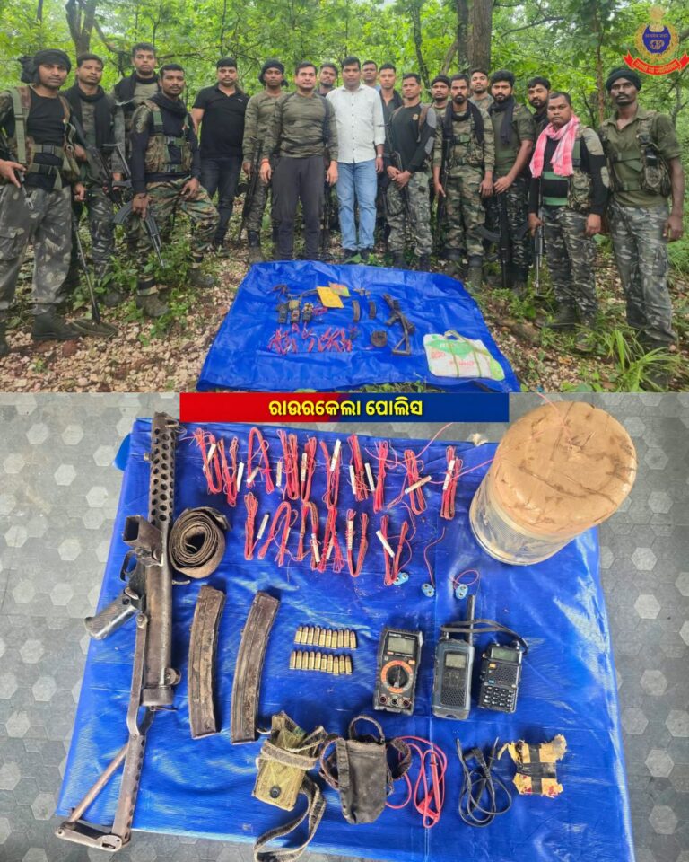 Saranda Naxal. सारंडा जंगल में डंप से नक्सलियों के हथियारों का जखीरा बरामद, सिल्कुट्टा रिजर्व फोरेस्ट से मिले ये हथियार