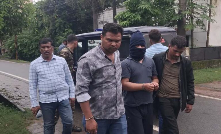 Jamshedpur: सोनारी में कर्नाटक पुलिस की छापेमारी, कैश वैन से 93 लाख लूटकांड व हत्या से जुड़ा है मामला