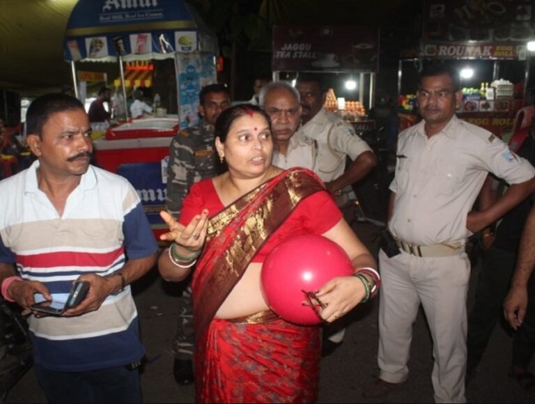 Jamshedpur: साकची में एसएसपी ऑफिस के पास पोती को जुबिली पार्क घुमाने आयी महिला से सोने की चेन झपट भागे बदमाश