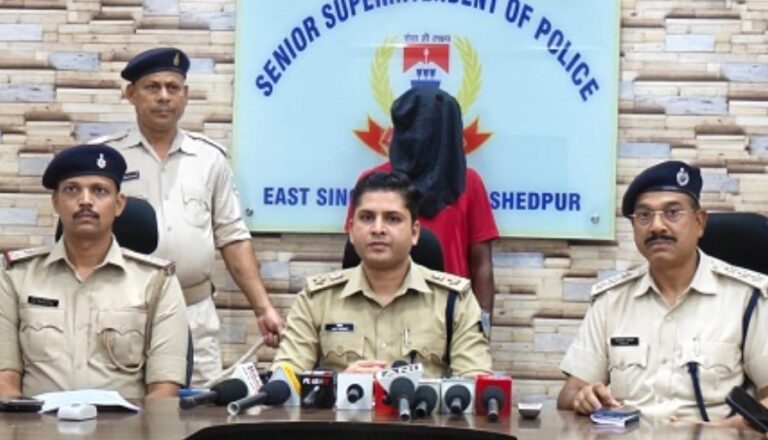 Jamshedpur: जमशेदपुर पुलिस ने अवैध मादक पदार्थों के खिलाफ की बड़ी कार्रवाई, गोविंदपुर से 3.865 किलोग्राम गांजा के साथ युवक गिरफ्तार