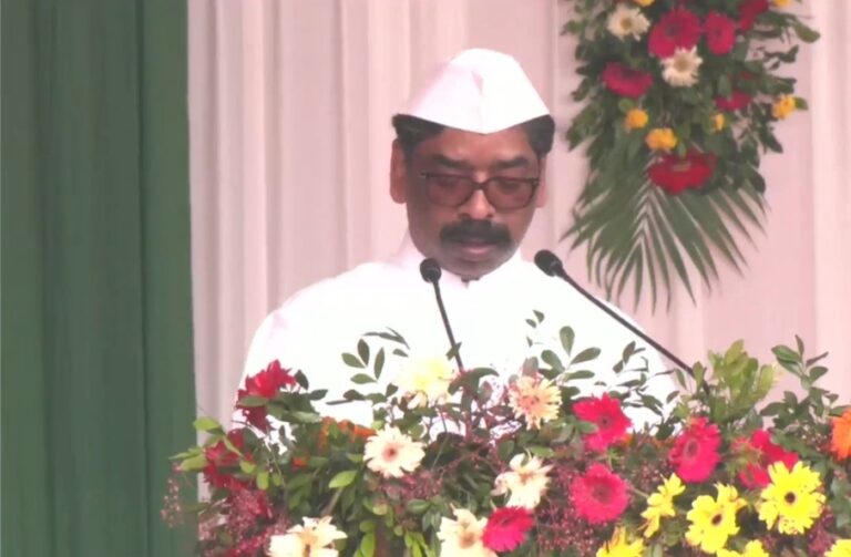 Hemant Soren: नौकरी के अभ्यथियों की मेहनत को प्रश्नपपत्र लीक माफिया के भरोसे नहीं छोड़ा जाएगा, स्वतंत्रता दिवस के संबोधन में बोले CM हेमंत सोरेन