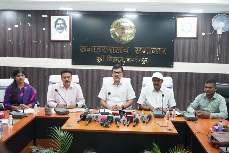 JAMSHEDPUR NEWS: पूर्वी सिंहभूम में प्रारूप मतदाता सूची प्रकाशित, 15.11 लाख मतदाता शामिल; 5 अगस्त से 4 सितंबर तक दावा-आपत्ति का मौका