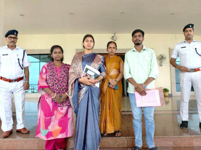JAMSHEDPUR NEWS: भुइयांडीह अतिक्रमण कार्रवाई पर विधायक पूर्णिमा साहू ने मुख्यमंत्री हेमंत सोरेन से की मुलाकात, पुनर्वास तक कार्रवाई रोकने की मांग