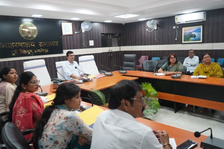 JAMSHEDPUR NEWS: शिक्षा विभाग की समीक्षा बैठक में उपायुक्त राजीव रंजन सख्त, लंबित स्कूल भवन कार्य जल्द पूरा करने और 70% उपस्थिति सुनिश्चित करने का निर्देश