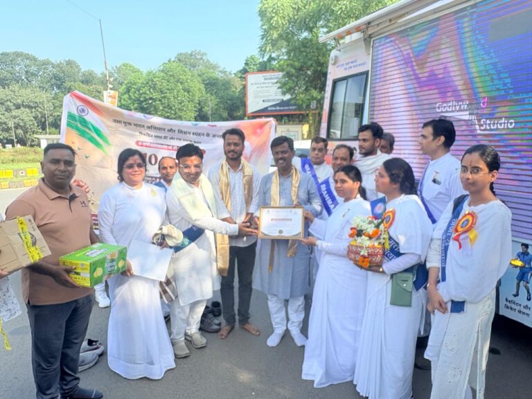 Jamshedpur News: ‘नशामुक्त भारत अभियान’ के जागरूकता रथ का जुबली पार्क में स्वागत, BJP नेता दिनेश कुमार ने युवाओं से की खास अपील