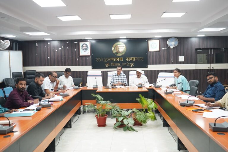 Jamshedpur NEWS: जिला योजना और ग्रामीण विकास योजनाओं की उपायुक्त ने की समीक्षा, लंबित कार्य जल्द पूरा करने का निर्देश
