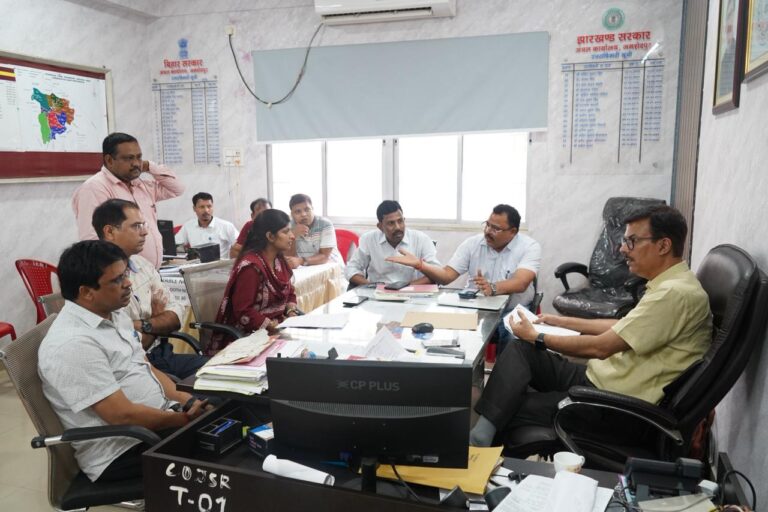 Jamshedpur NEWS: SIR-2026 को लेकर दावा-आपत्ति सुनवाई स्थलों का उपायुक्त राजीव रंजन ने किया निरीक्षण
