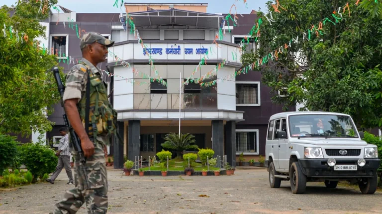 JSSC CGL अनियमितता मामले में पूर्व प्रखंड आपूर्ति पदाधिकारी, पत्नी और भाई CID की हिरासत में, चल रही पूछताछ