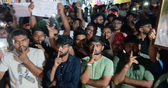 Student Silent Protest: पुलिस लाठीचार्ज के विरोध में छात्रों का अनोखा प्रदर्शन, ‘मौन जुलूस’ निकाला, आंदोलन जारी रखने का जताया संकल्प