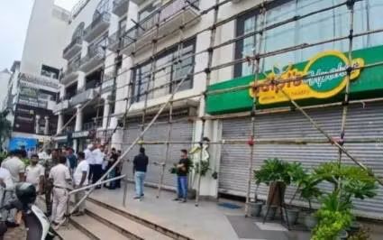 Jamshedpur: सोनारी के बिंदल मॉल के यूडीपी रेस्टोरेंट में घुसकर अंधाधुंध फायरिंग, JMM नेता समेत तीन जख्मी