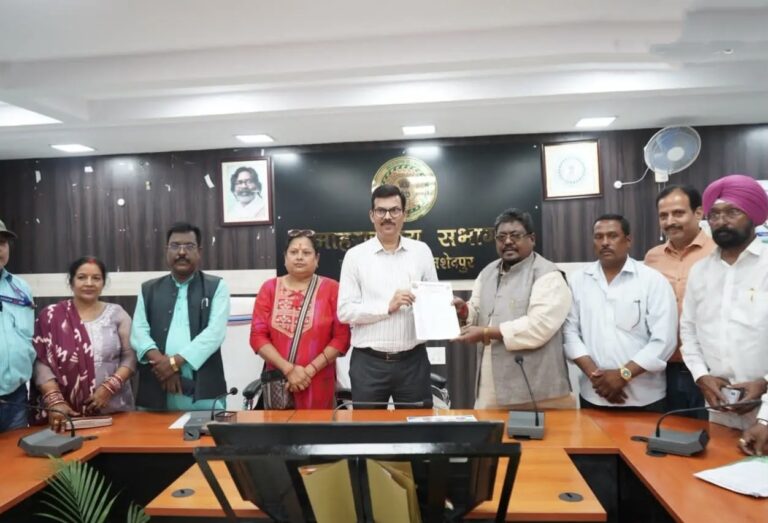 Jamshedpur Durga Puja: पूर्वी सिंहभूम सेंट्रल दुर्गा पूजा समिति का प्रतिनिधिमंडल DC और SSP से मिला, जानें क्या रखी मांग?