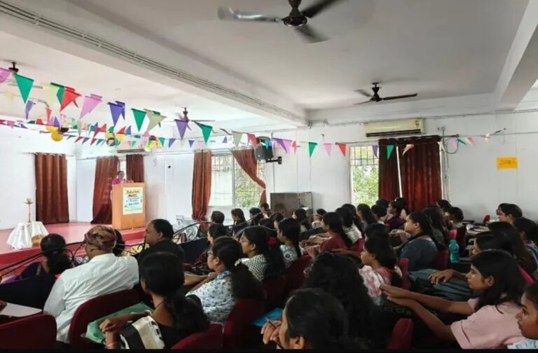 Jamshedpur: जमशेदपुर महिला विश्वविद्यालय में बीएड, बीपीएड और एमएड की छात्राओं के लिए इंडक्शन प्रोग्राम का आयोजन