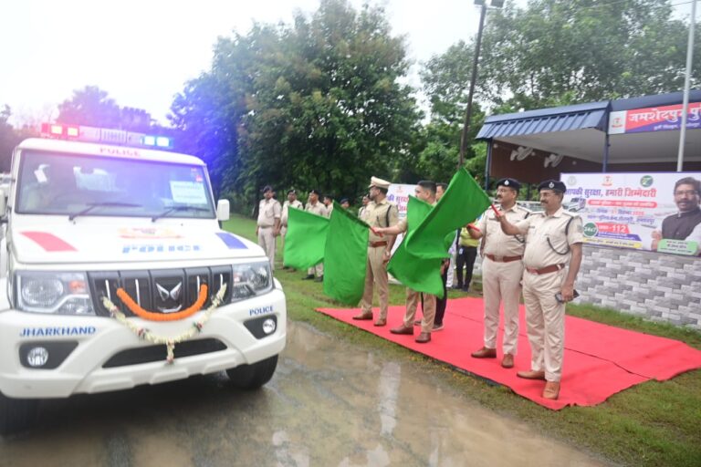 JAMSHEDPUR NEWS : जमशेदपुर पुलिस बेड़े में शामिल हुईं 40 नई पेट्रोलिंग गाड़ियां, शहर में मजबूत होगी पेट्रोलिंग व्यवस्था