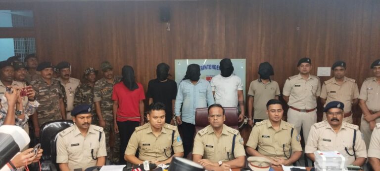 Jamshedpur NEWS : निखार सबलोक हत्याकांड में छह गिरफ्तार, साजिशकर्ता और शूटर समेत हथियार व कार बरामद
